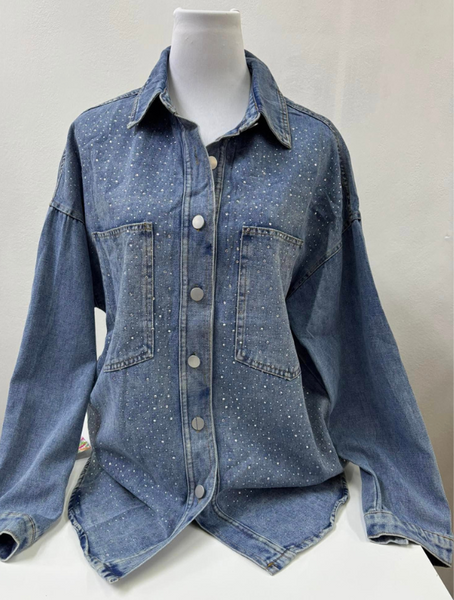 Sobre Camisa Oversize Modelo Carmina