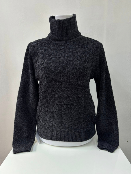 Sweater cuello Alto color negro modelo Rosario