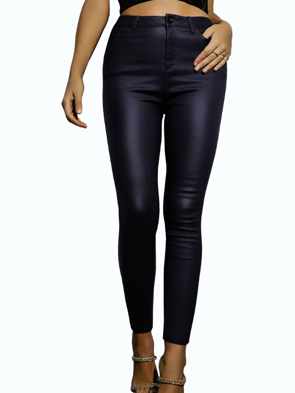 Pantalón Eco cuero Elasticado Negro Modelo Mulata