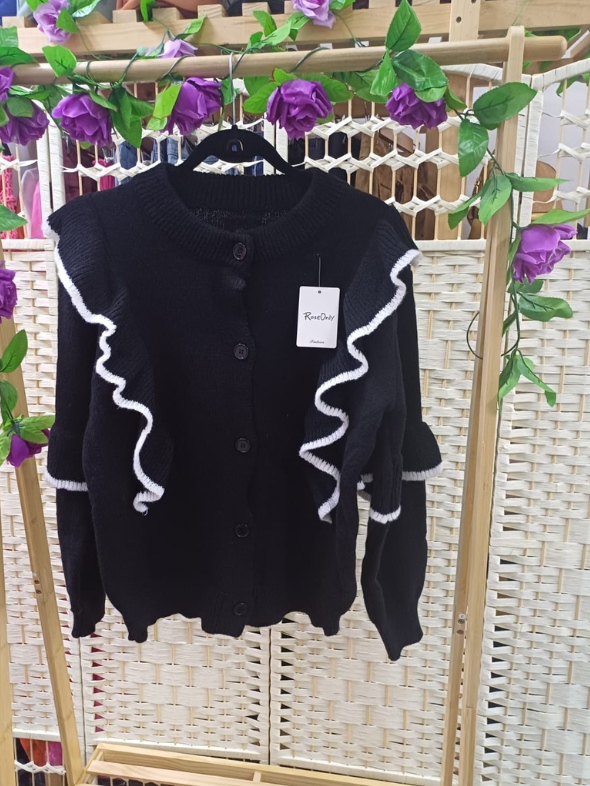 sweater con vuelos Modelo Aurora Negro