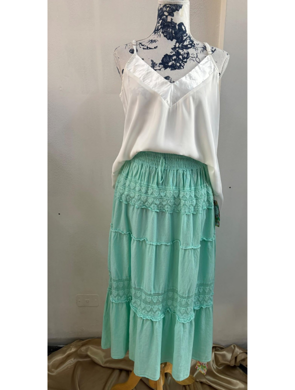 Falda Elasticada  Color Menta Modelo Moira