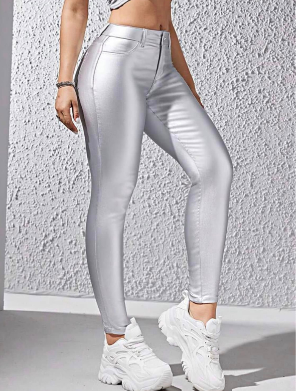Pantalón Metalizado Gris Ecocuero Modelo Mulata