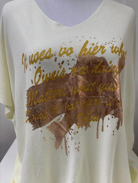 Polera Estampada Oversize Modelo Cataleya