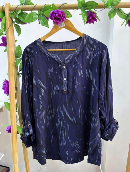 Blusa Estampada Con Aplicación Lentejuelas Modelo Aranza