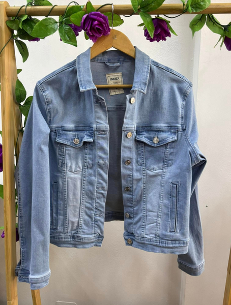 Chaqueta Mezclilla Abotonada Modelo Vaira