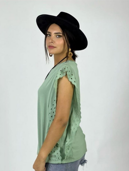 Polera Vuelos Holgada Modelo Adamaris