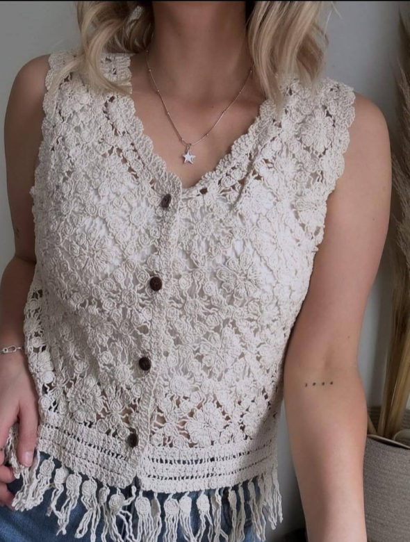 Chaleco Boho con flecos Modelo Aranza
