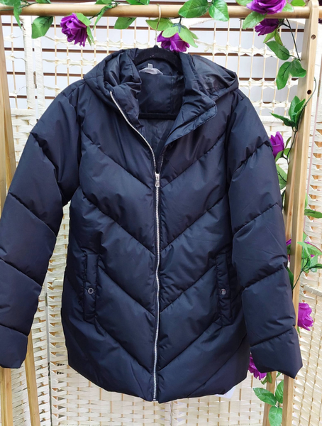 Chaqueta Acolchada color negro  con Capucha para Mujer modelo Dakota