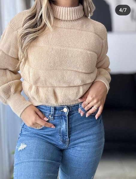 Sweater Cuello Alto Modelo Lupe