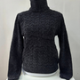 Sweater cuello Alto  color negro modelo Rosario