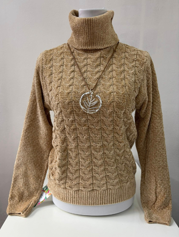 Sweater cuello Alto color Beige modelo Rosario
