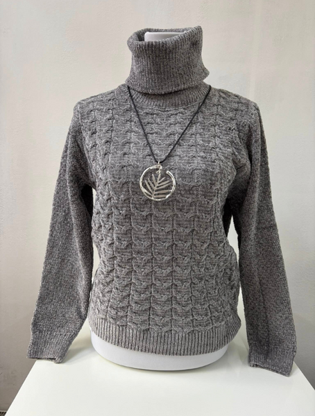 Sweater cuello Alto color Gris modelo Rosario
