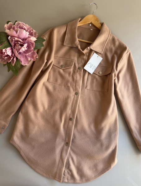 Sobre camisa Abotonada Color Beige Modelo Diana