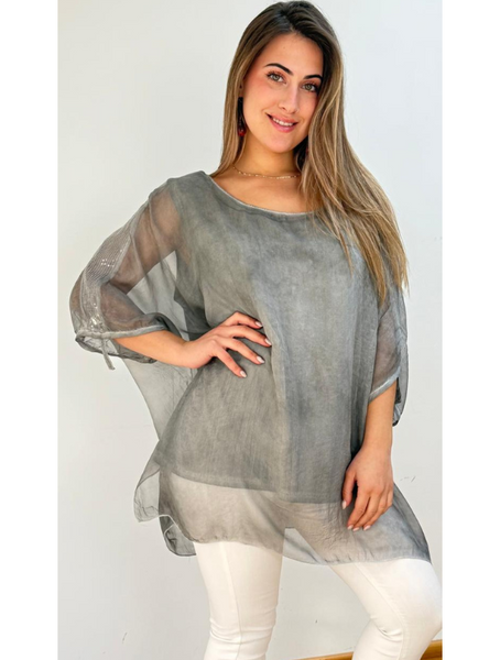 Blusón Oversize Gasa Gris Modelo Magnolia