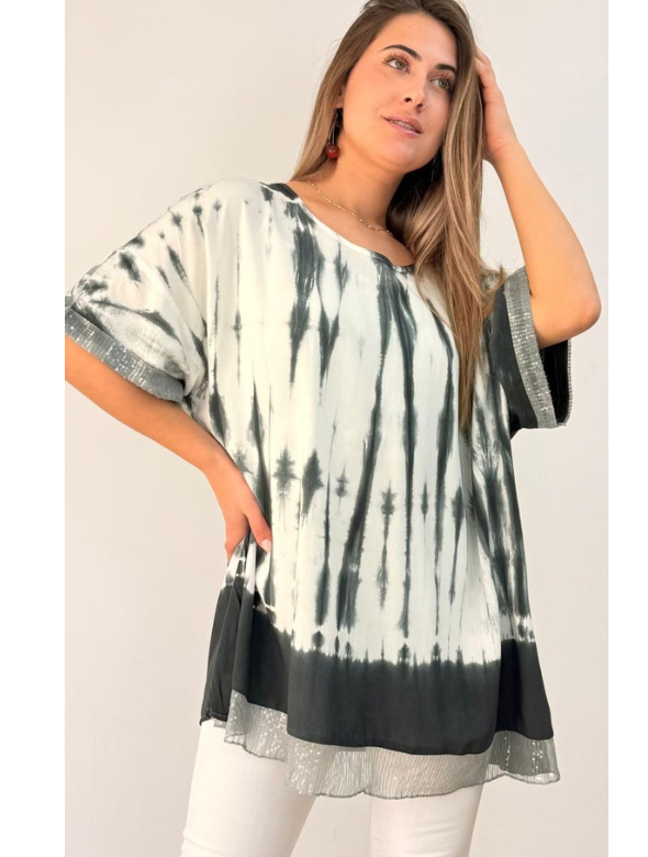 Blusa Tie Dye Oversize aplicacion brillantes Modelo Miranda