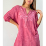 Blusa Rosa Vintage con Bordado Floral