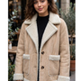 Abrigo Mujer Efecto Gamuza con Chiporro Beige Modelo Moscu