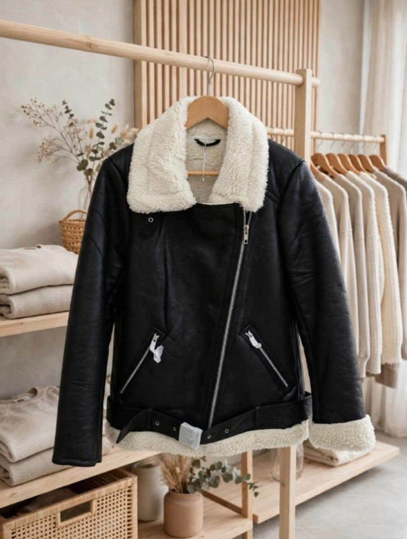 Chaqueta Aviador Negra de Cuero Sintético con Corderito Modelo Diana