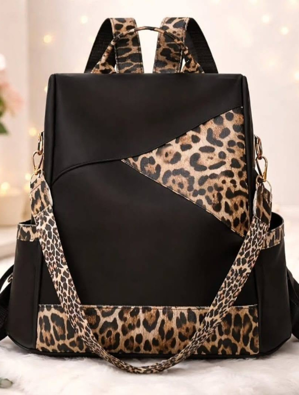 Mochila Mujer Negra con Animal Print